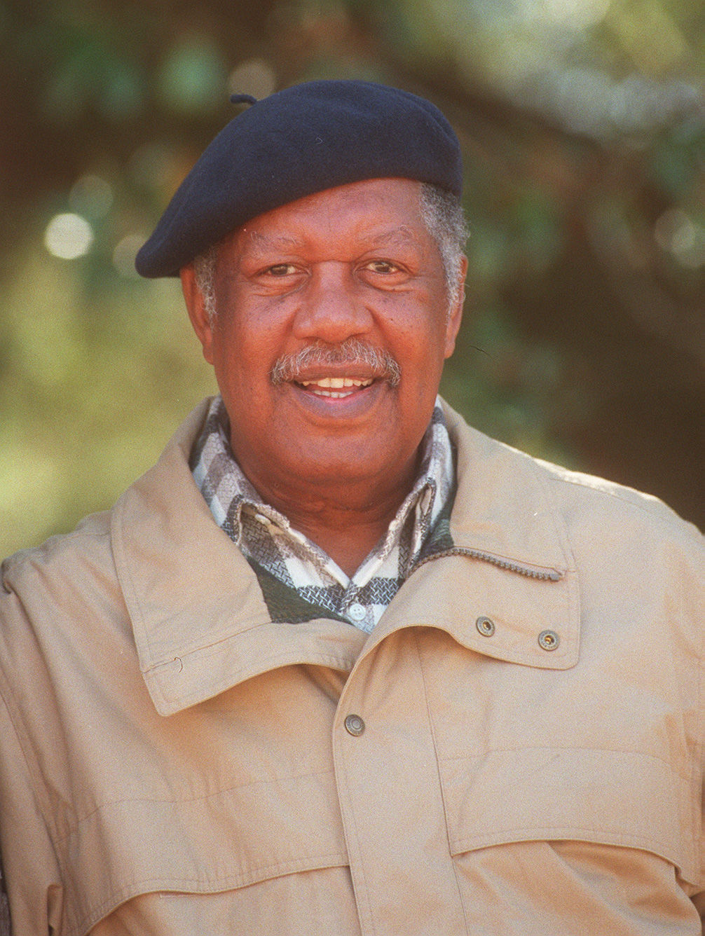 Academy of arts, letters inducts author Ernest Gaines... 02/18/97